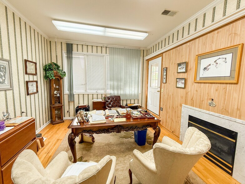 More Photos Of 208 N Waukegan Rd, Lake Bluff Apartments For Sale