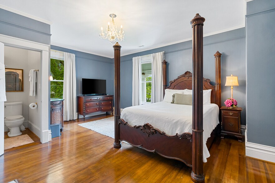 More Photos Of 207 Westminster Hwy, Westminster Specialty For Sale