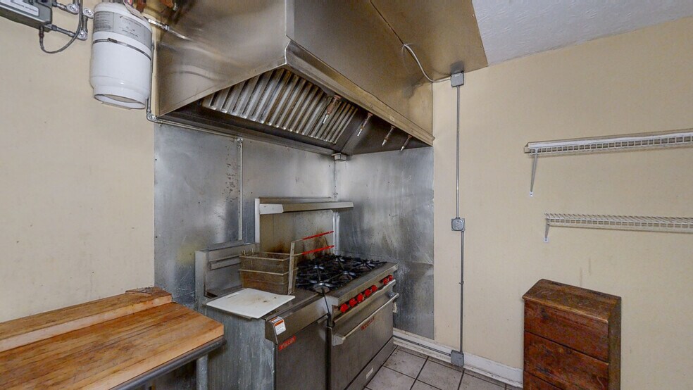 More Photos Of 1015 13th St, Columbus General Retail For Sale