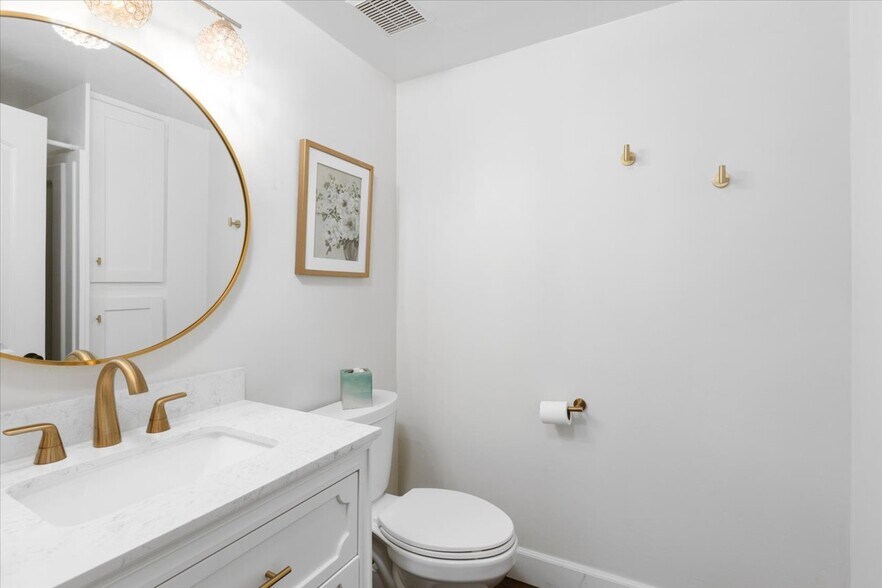 More Photos Of 140 W 136-38-40, Escondido Office For Sale