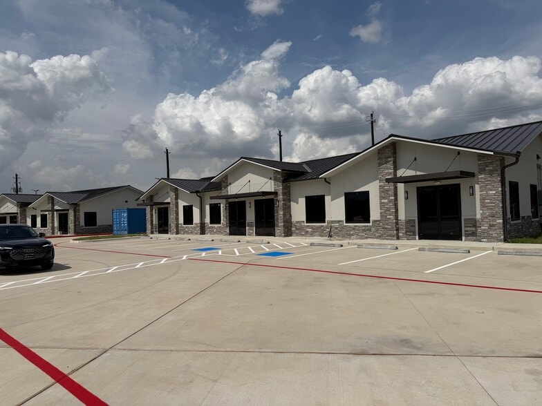 More Photos Of 1849 Forest Park Ln, Pearland Medical For Sale