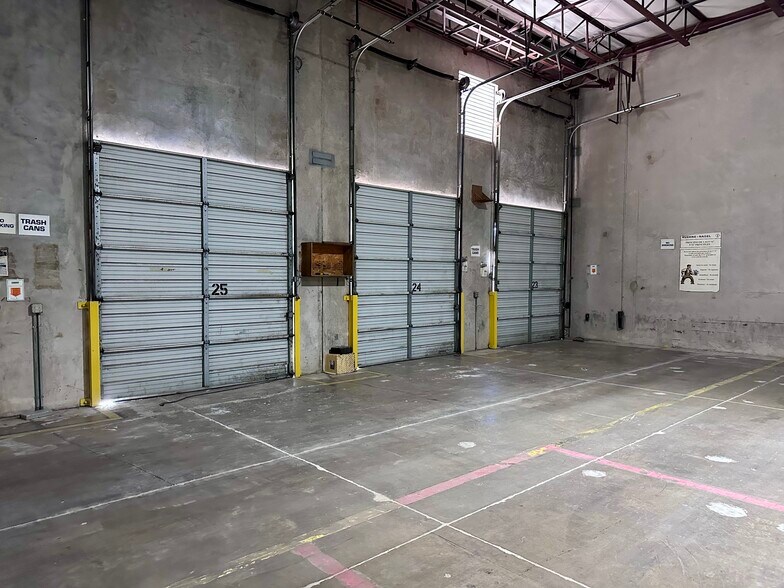 More Photos Of 12018 Auburn Rd, Laredo Distribution For Lease