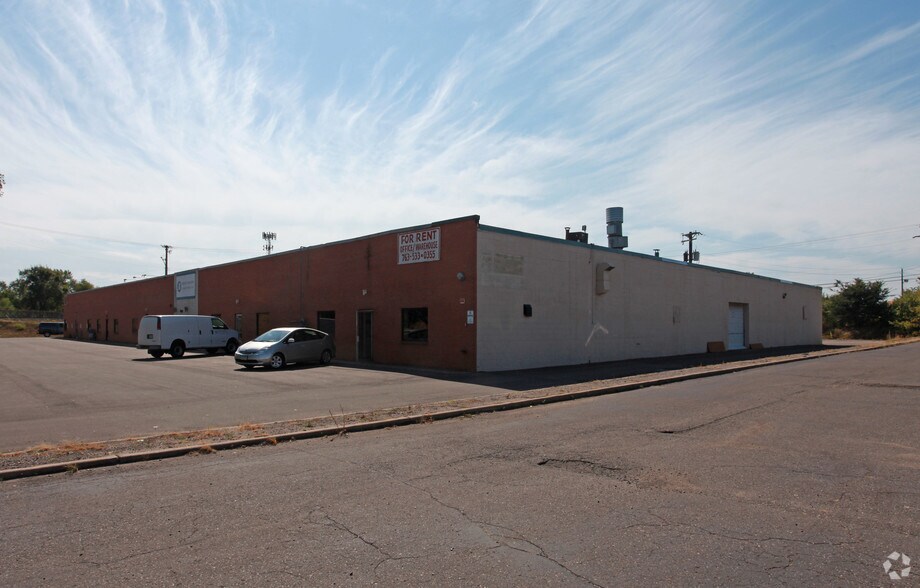 More Photos Of 5221 Lakeland Ave N, Crystal Warehouse For Sale