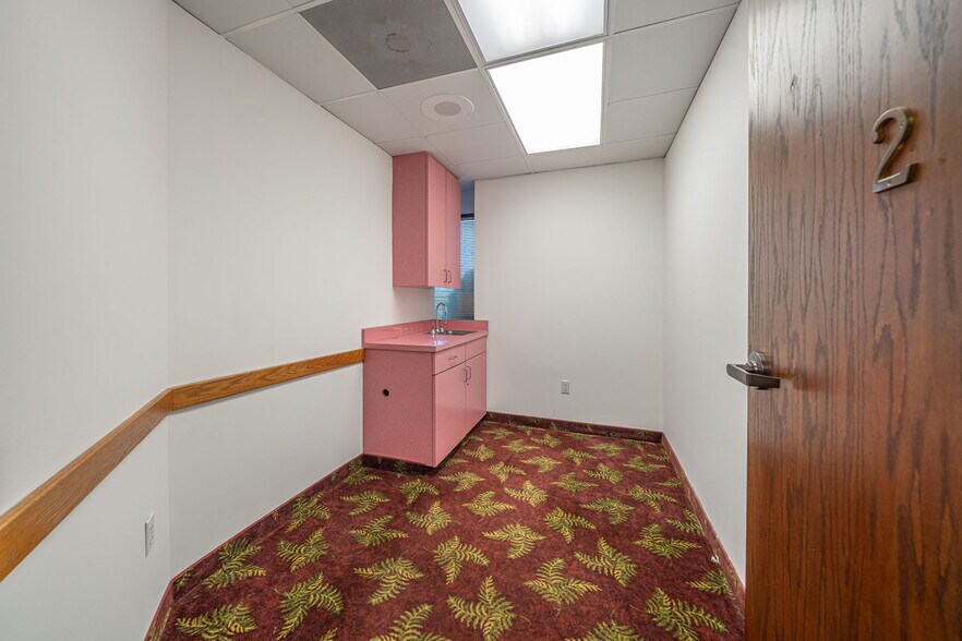 More Photos Of 1080 Caroline Dr, Washington Office For Sale