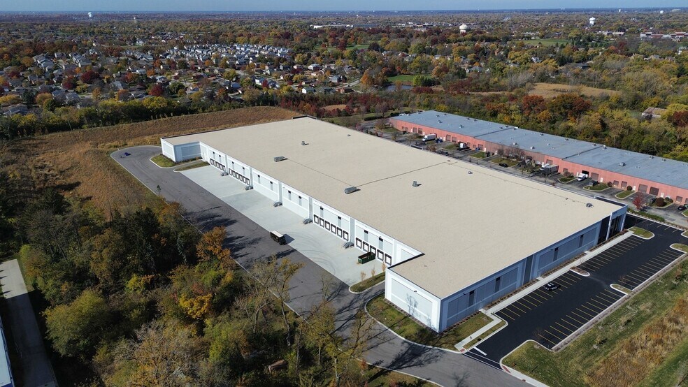 More Photos Of 8110-8118 Lemont Rd, Woodridge Distribution For Lease