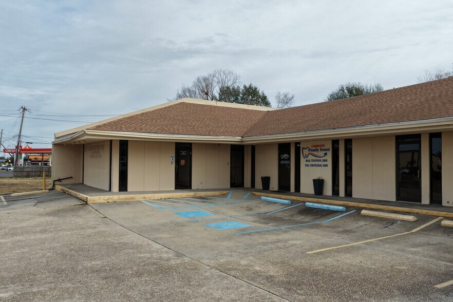 Primary Photo Of 1705 Lapalco Blvd, Harvey Healthcare For Lease