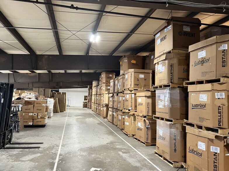 More Photos Of 2 Commerce Dr, North Branford Warehouse For Sale