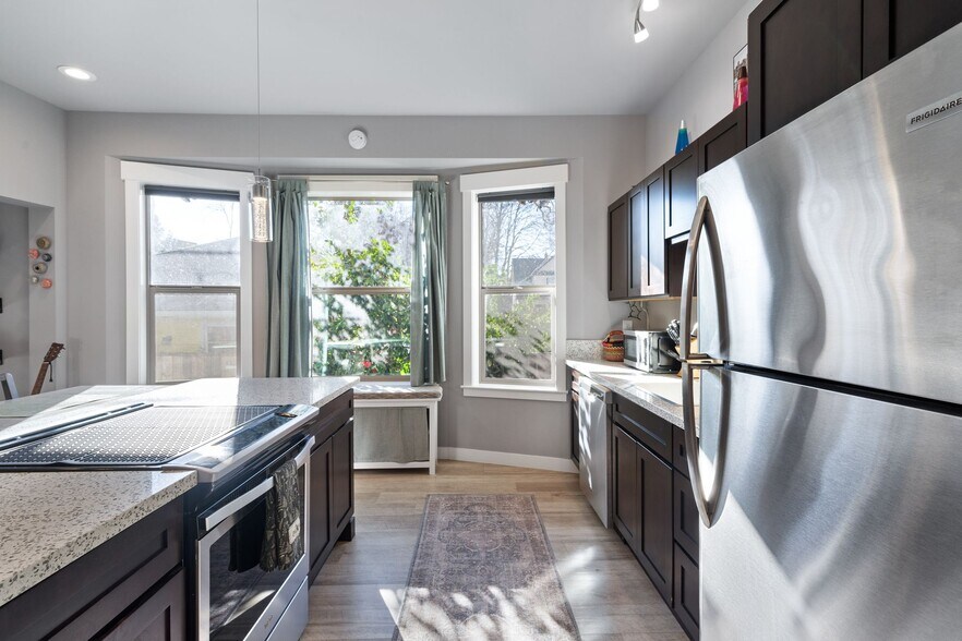 More Photos Of 215 NE 30th Ave, Portland Multifamily For Sale