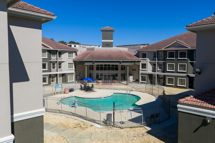 More Photos Of 3944 River Place Dr, Macon-Bibb Hotel For Sale