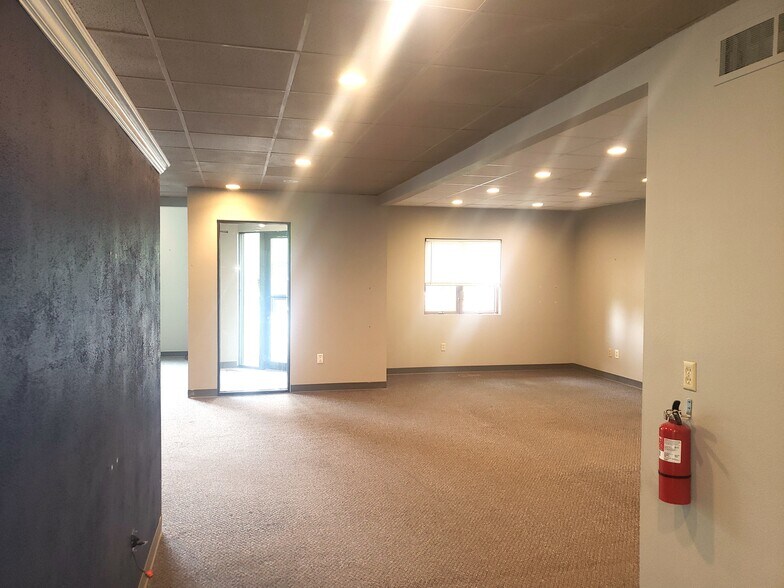 More Photos Of 1110 Buckeye Ave, Ames Office For Lease
