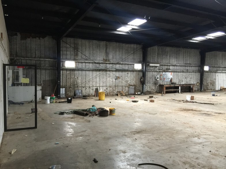 More Photos Of 2895 E US Highway 80, Abilene Warehouse For Lease