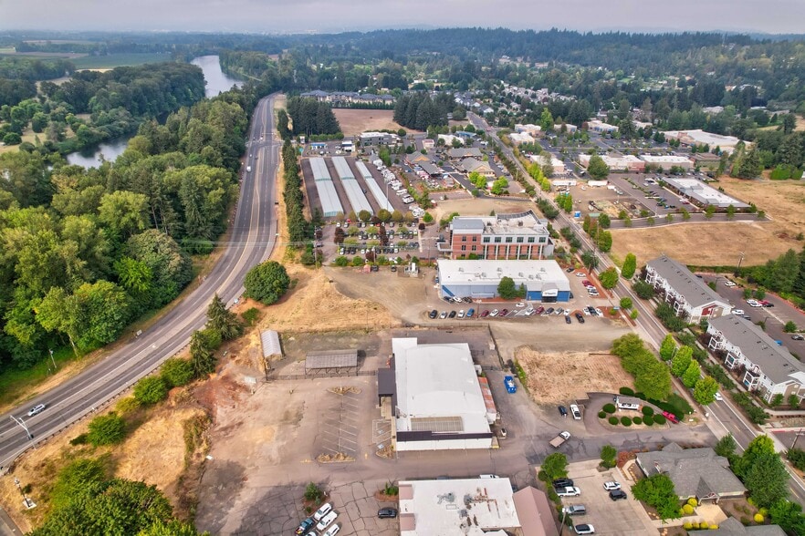 More Photos Of 350 Hickory St NW, Albany Garden Center For Lease