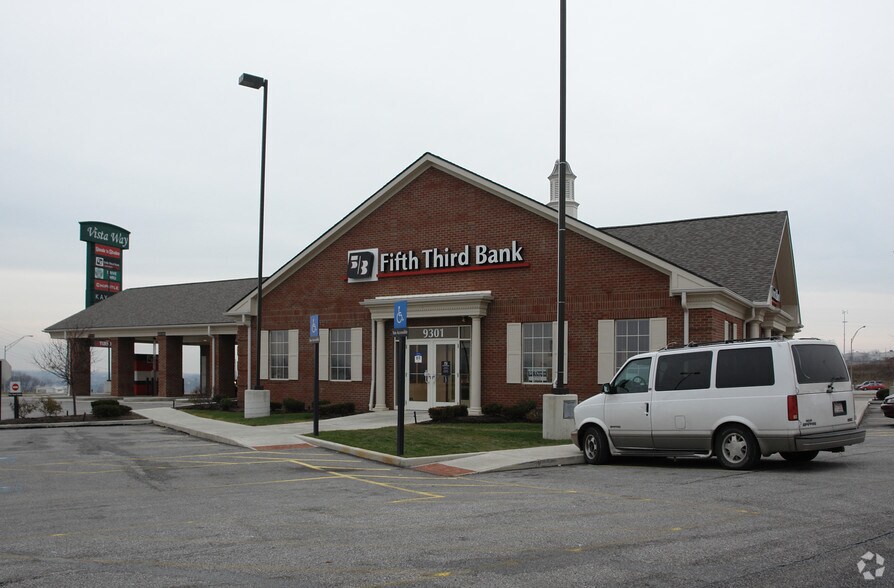 More Photos Of 9301 Vista Way, Cleveland Bank For Lease