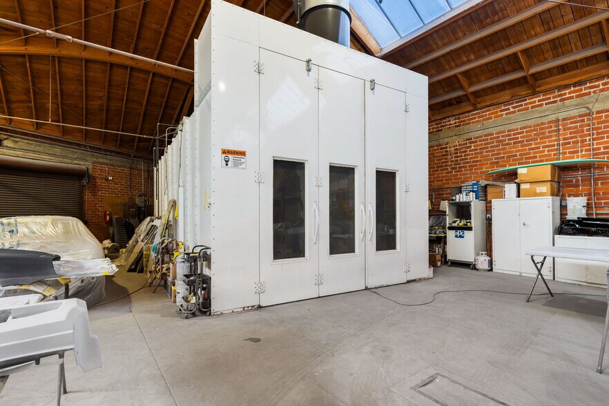 More Photos Of 3443 W 43rd St, Los Angeles Auto Repair For Lease