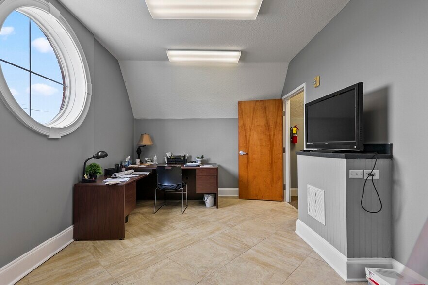 More Photos Of 201 Business Park Dr, Rincon Office For Sale