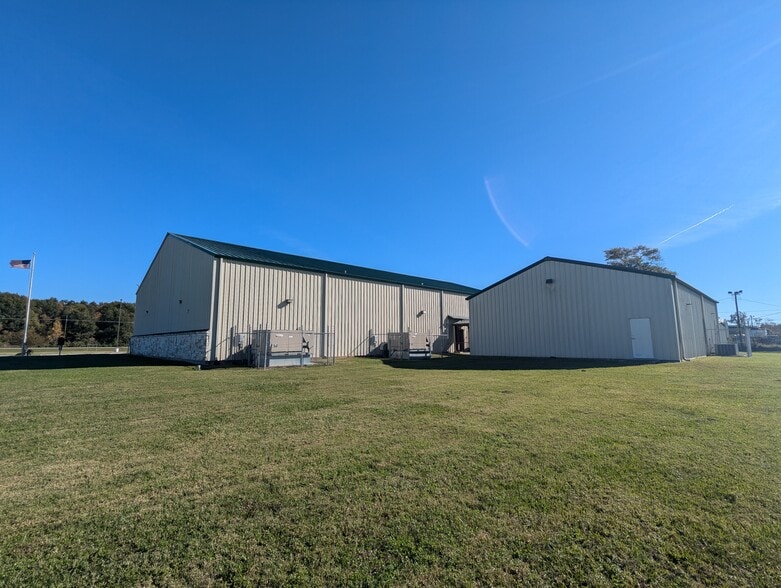 More Photos Of 5315 N Twin City Hwy, Nederland Warehouse For Sale
