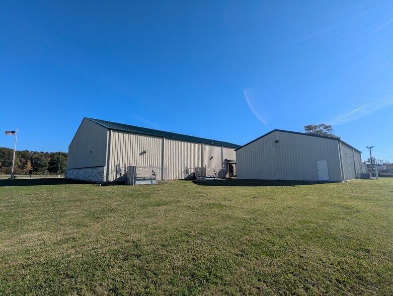 More Photos Of 5315 N Twin City Hwy, Nederland Warehouse For Sale