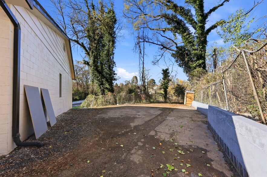 More Photos Of 203 Caulder Cir, Spartanburg Lodge Meeting Hall For Sale