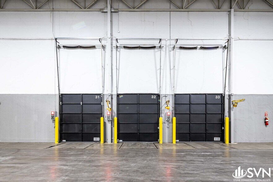 More Photos Of 440 Greendale Rd, Lexington Warehouse For Lease