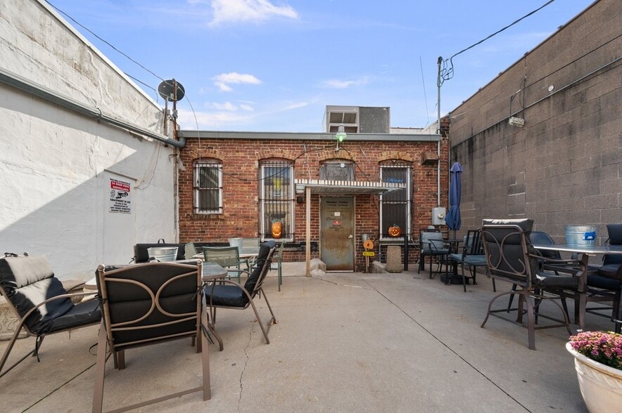 More Photos Of 1708 State St, Bettendorf General Retail For Sale