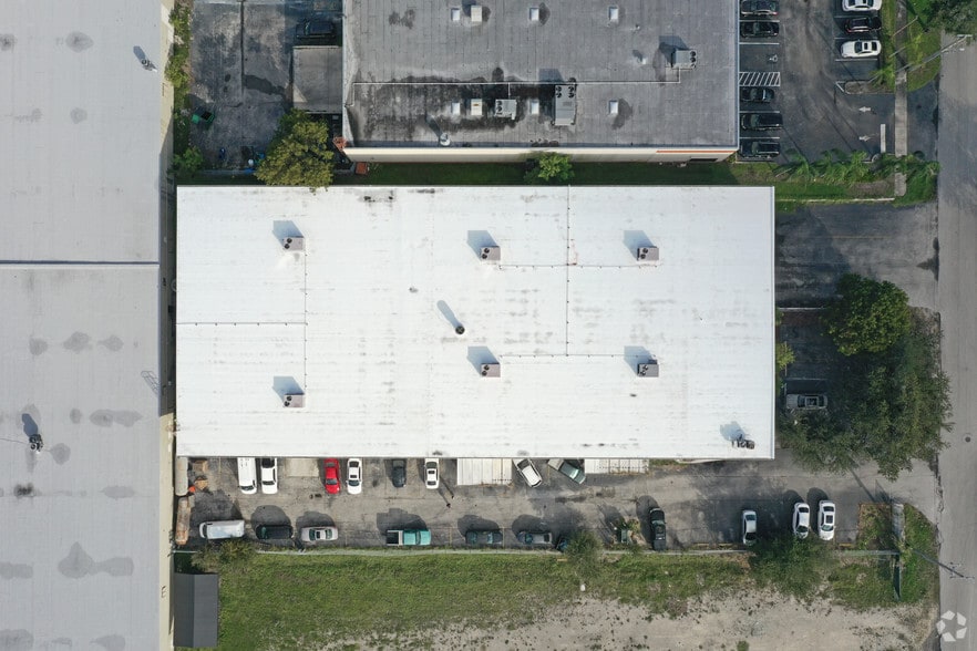 More Photos Of 2851 Evans St, Hollywood Warehouse For Lease