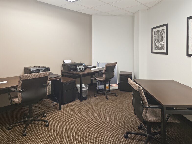 More Photos Of 800 E 101st Ter, Kansas City Coworking Space