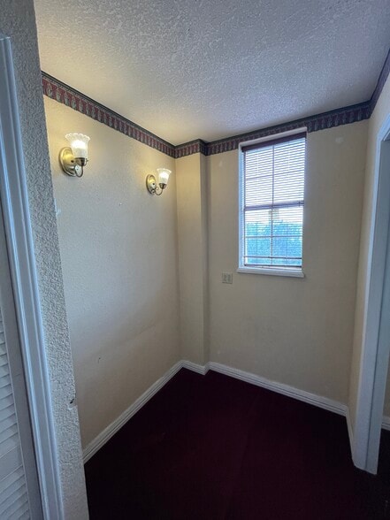 More Photos Of 102 W Calton Rd, Laredo Office Residential For Sale