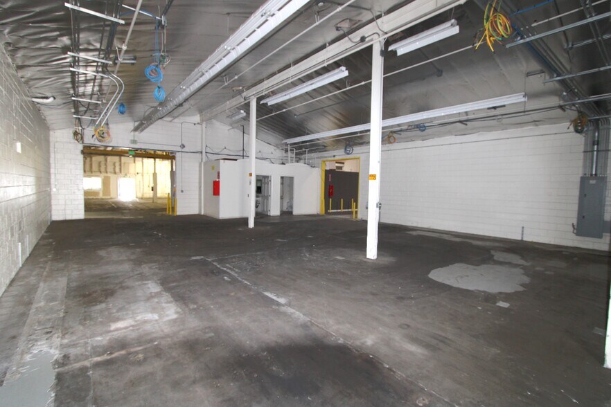 More Photos Of 133 - 135 E Maple Ave, Monrovia Warehouse For Lease