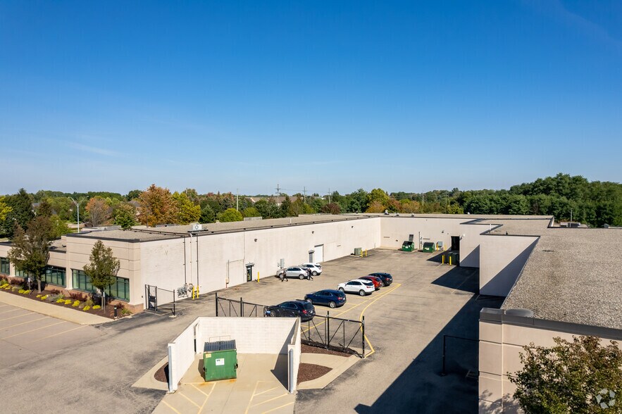 More Photos Of 3903-3985 W Hamlin Rd, Rochester Hills Research And Development For Lease
