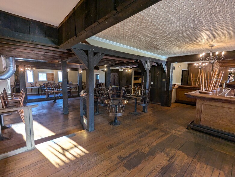 More Photos Of 17 Main St, Ballston Lake Restaurant For Lease