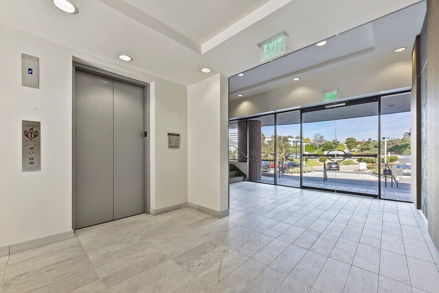 More Photos Of 5465 Morehouse Dr, San Diego Office For Lease