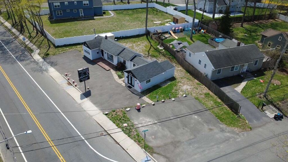 More Photos Of 218 Ronkonkoma Ave, Ronkonkoma Office For Sale