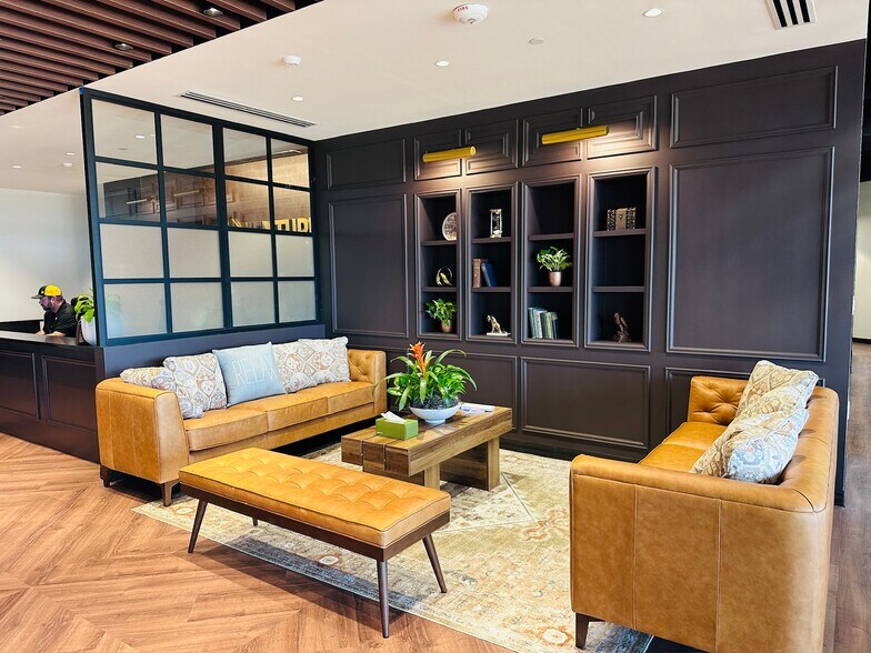 More Photos Of 1901 Main St, Columbia Coworking Space