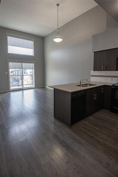 More Photos Of 8140 102 St NW, Edmonton Apartments For Lease