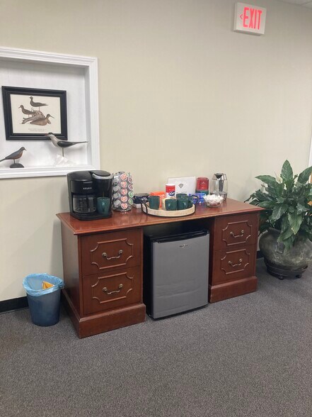 More Photos Of 19 Batchelder Rd, Seabrook Office Residential For Lease