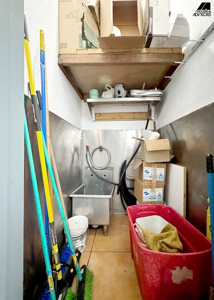 More Photos Of 4960 NW 165th St, Miami Warehouse For Sale