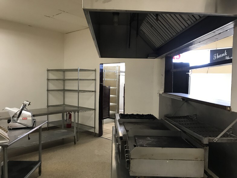 More Photos Of 126 Shadow Mountain Dr, El Paso Restaurant For Lease