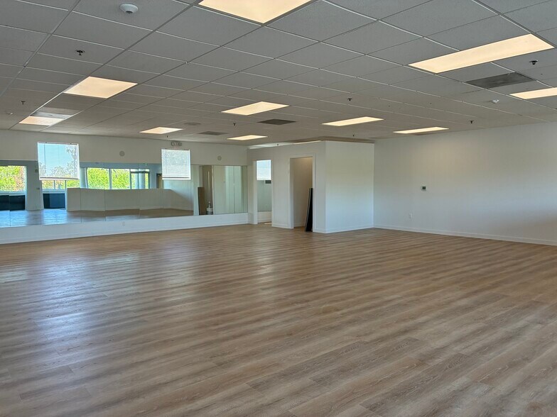 More Photos Of 8465 Old Redwood Hwy, Windsor Freestanding For Lease