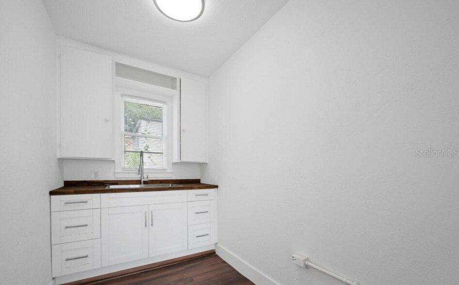 More Photos Of 934 S Ridgewood Ave, Daytona Beach Sorority Fraternity House For Sale