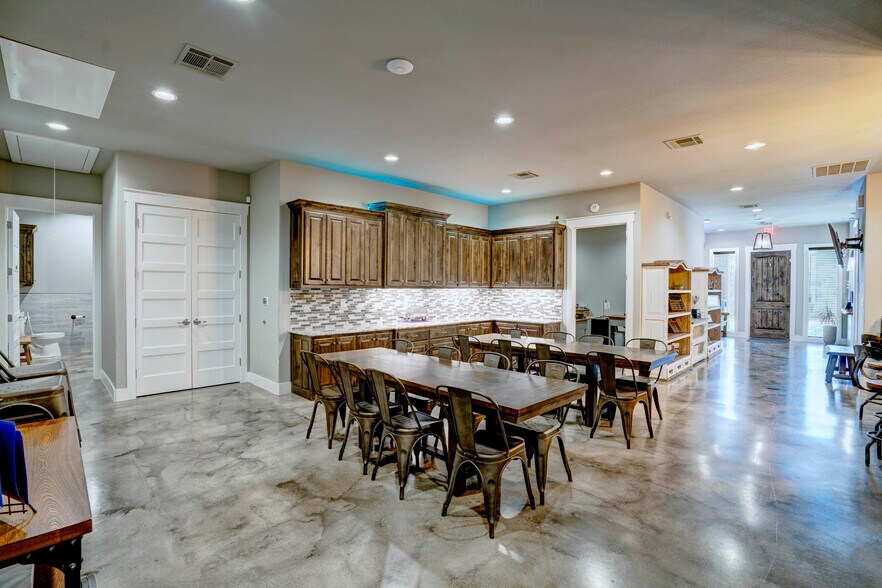 More Photos Of 5805 Starnes Rd, Watauga Office For Sale