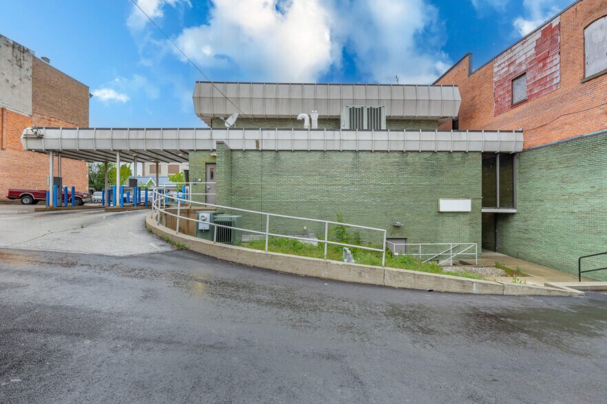 More Photos Of 125 W Spring St, Saint Marys Bank For Sale