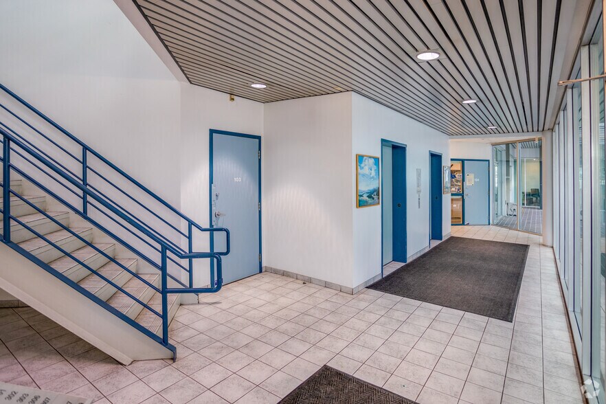 More Photos Of 267 W Esplanade, North Vancouver Office For Lease