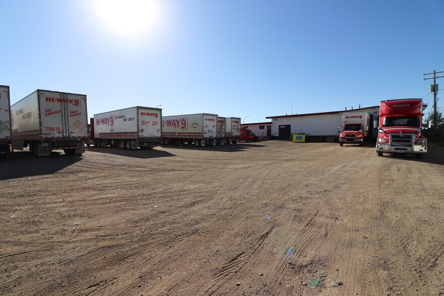 More Photos Of 662 15 St SW, Medicine Hat Industrial For Sale