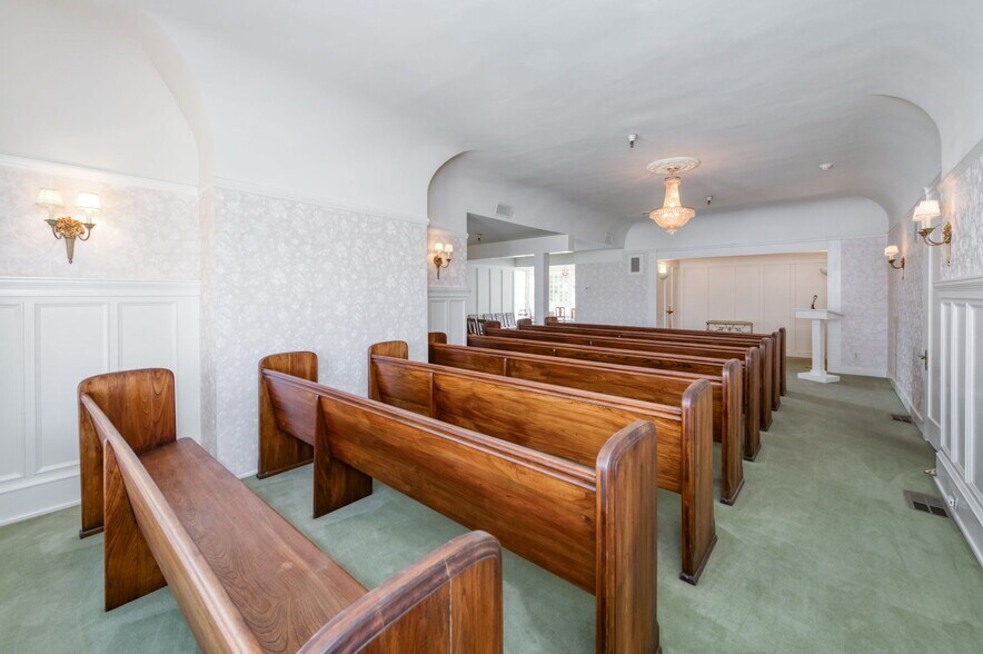 More Photos Of 916 E Divisadero St, Fresno Funeral Home For Sale