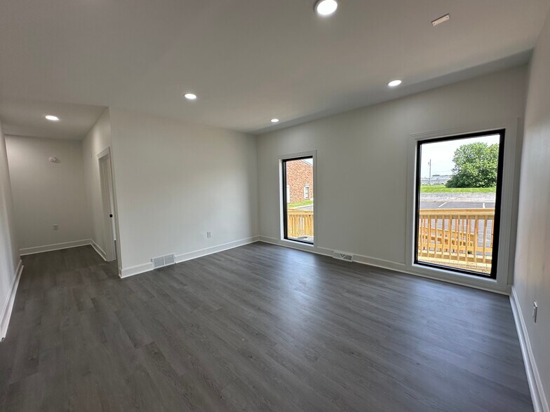More Photos Of 1719 Ashley Cir, Bowling Green Office Residential For Lease