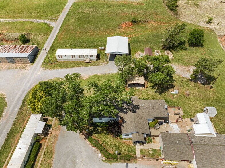 More Photos Of 10277 N 2130 Rd, Foss Convenience Store For Sale