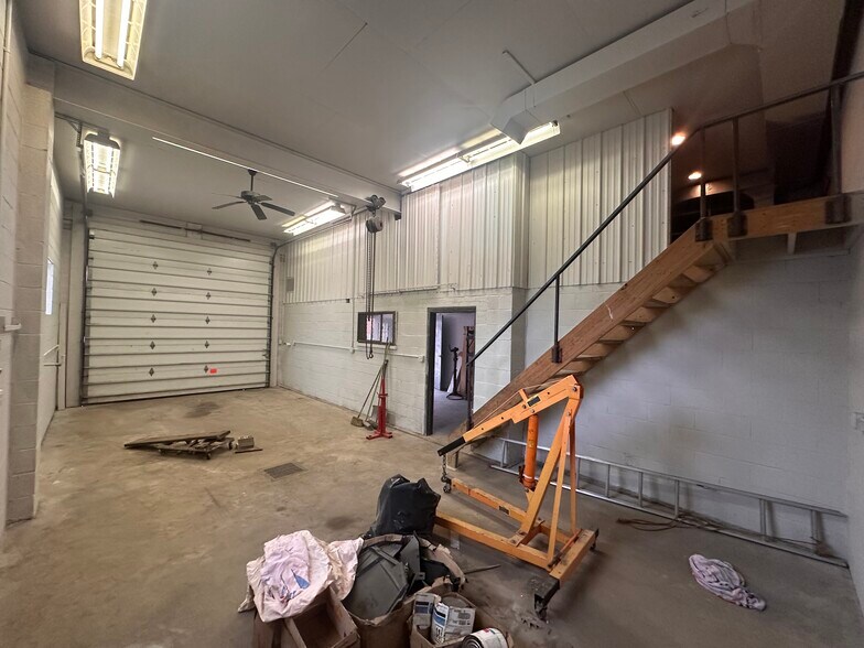 More Photos Of 1235 Evergreen Rd, Pittsburgh Auto Repair For Sale