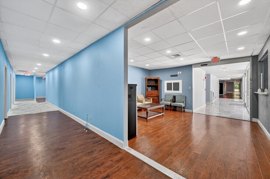 More Photos Of 1404 W Walnut Hill Ln, Irving Office For Lease