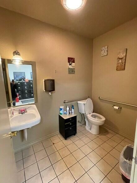 More Photos Of 14640 S FM 2790 W, Lytle Unknown For Lease