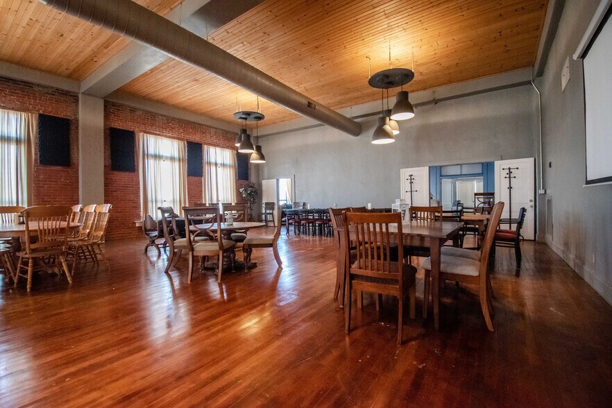 More Photos Of 322 E Don Tyler Ave, Dewey Storefront For Sale